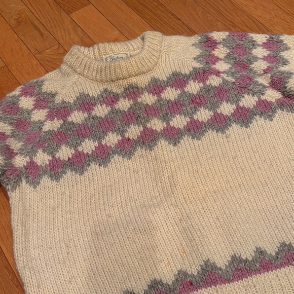 Vintage Gaeltarra Irish Cream, Grey, and Lavender Patterned Wool Sweater - Picture 6 of 9